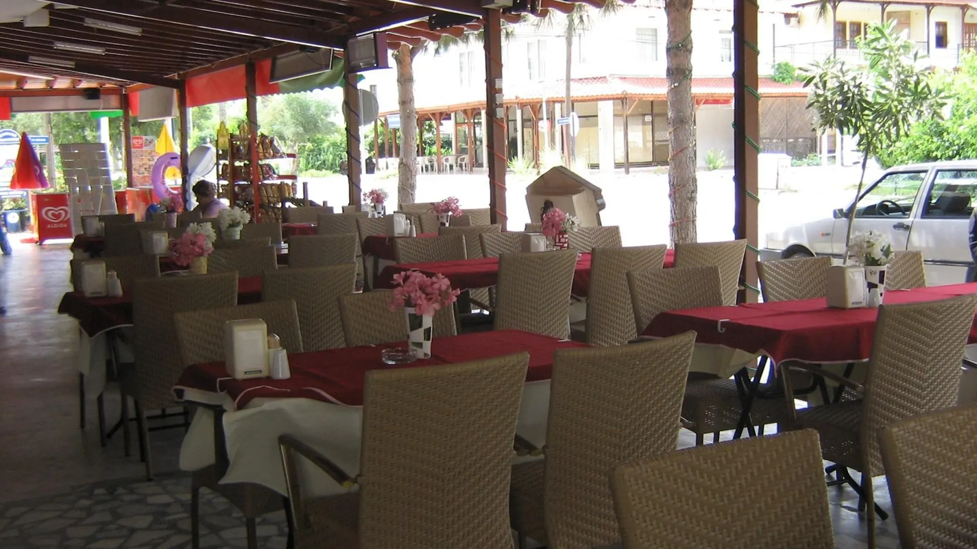 Arya Hotel İçmeler 3*,