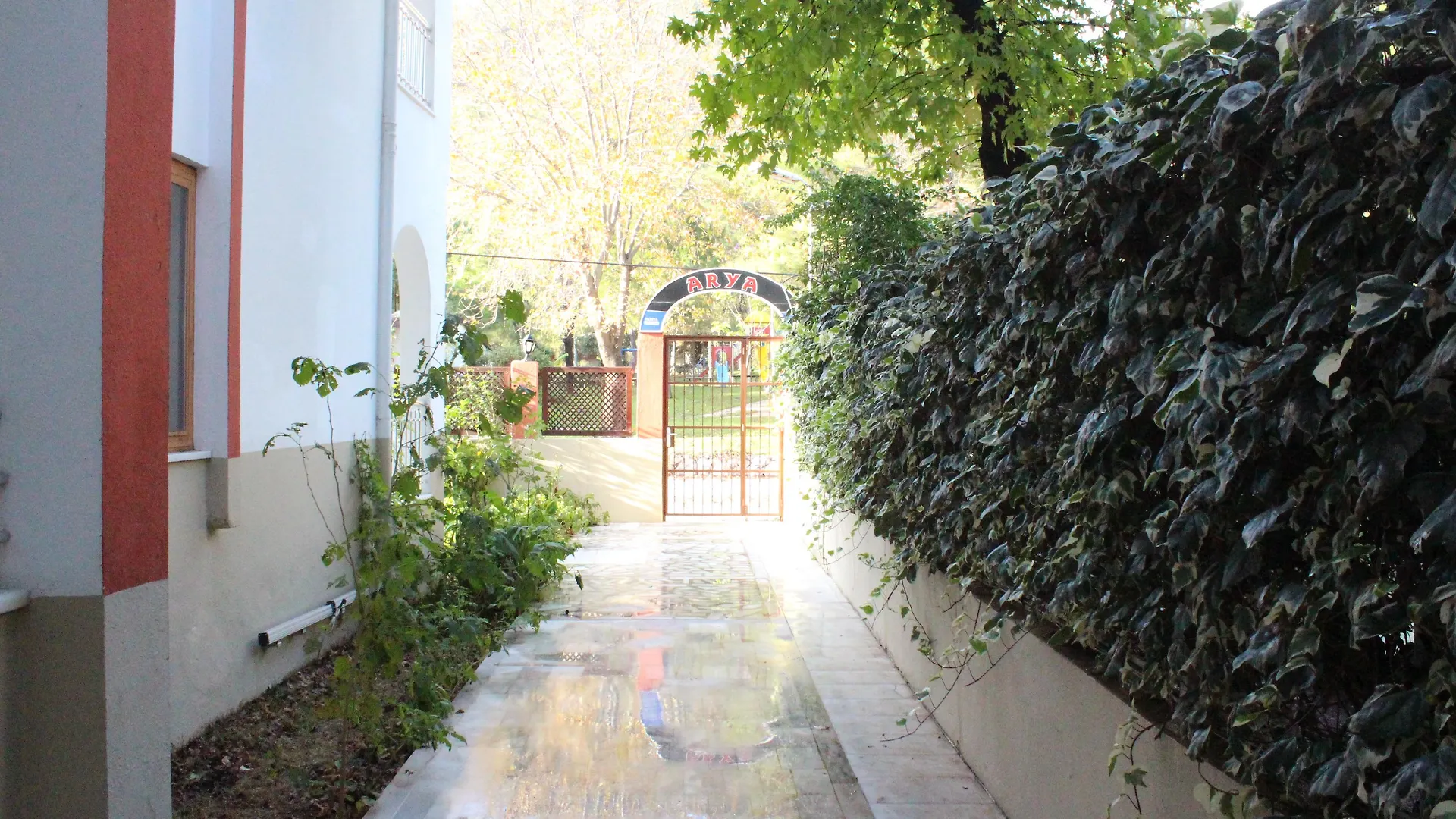 Arya Hotel İçmeler